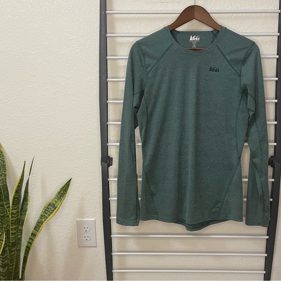 REI Tops - REI Co-op Women’s Lightweight Striped Base Layer Crew Top Size Medium